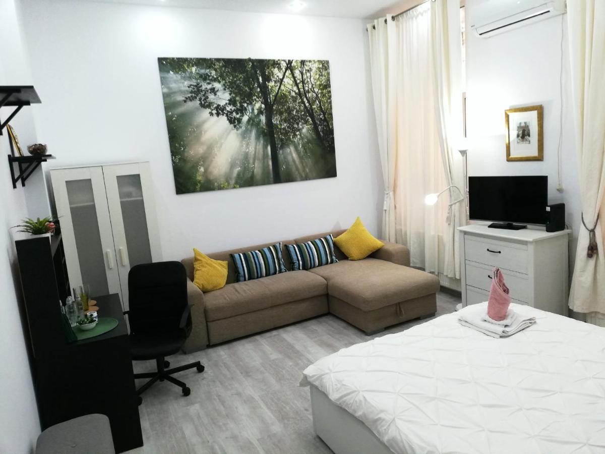 Ultracentral Studio For 4 Бухарест Экстерьер фото